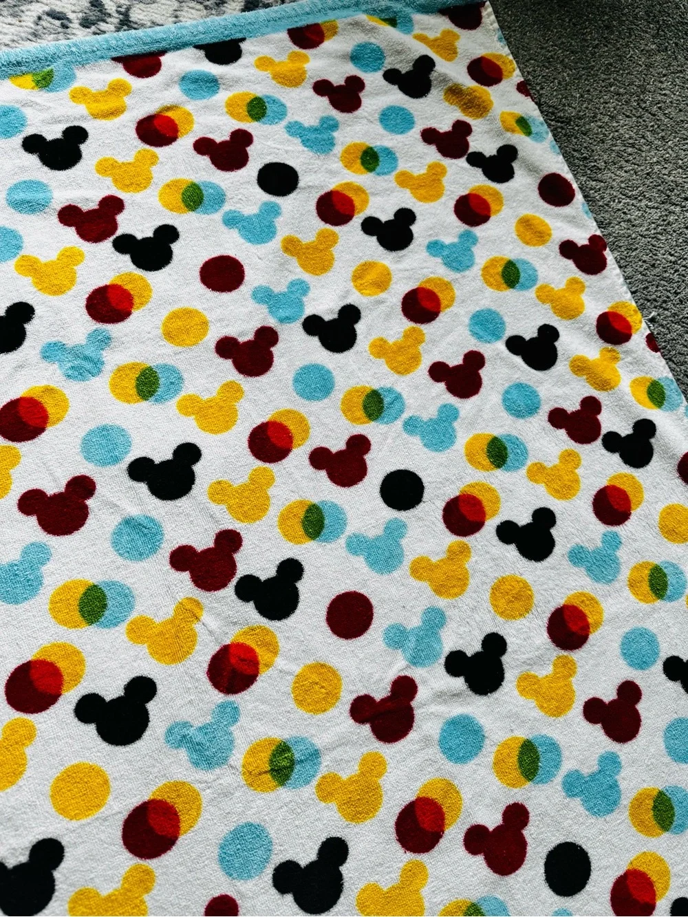 Disney Jumping Beans Mickey Mouse Head Icons Bath/Beach Towel